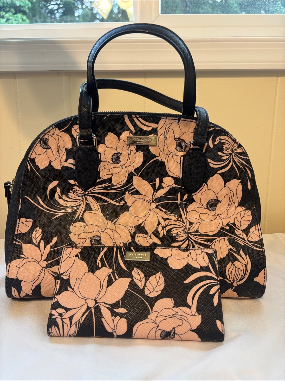 EUC Kate Spade Laurel Way Gardenia Satchel & Wallet Set